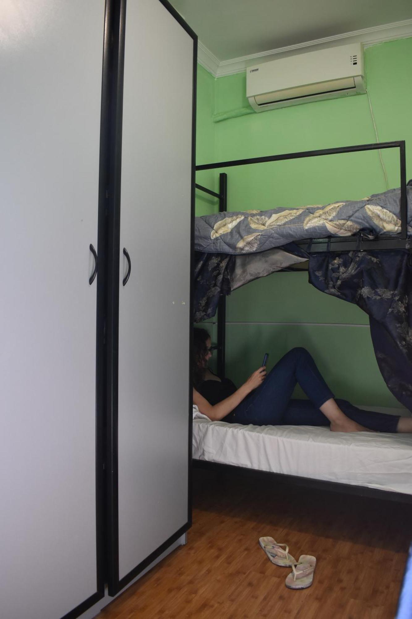 Harmony Backpackers Hostel Batumi Room photo